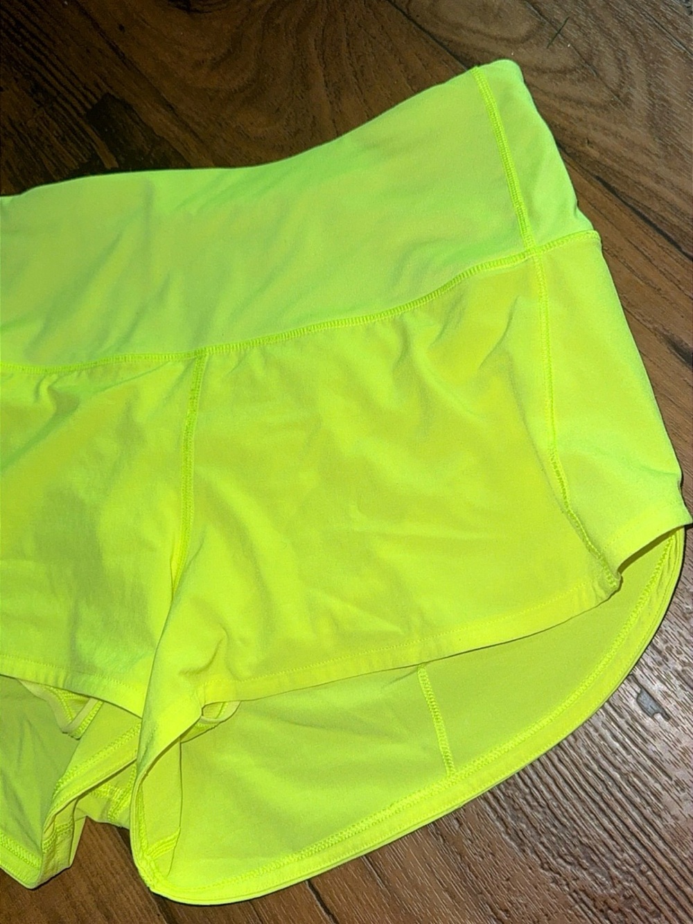 Excellent Lululemon Speed Up high rise Shorts highlighter yellow size 6 2.5” - Picture 7 of 14